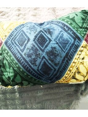 COMFORTER JUMBO, REVERSIBLE, GREEN YELLOW BLUE RED DIAMONDS QUEEN SIZE, CANADA